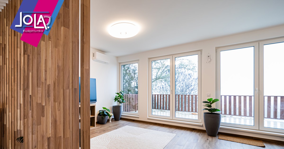 Műanyag erkélyajtó