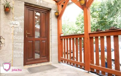 Eger – Borovi fenyő bejárati ajtó (D) – tatai munkánk