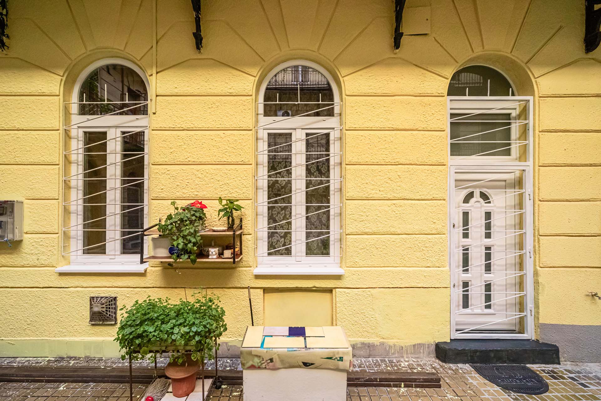 Íves műanyag felülvilágító ablakok