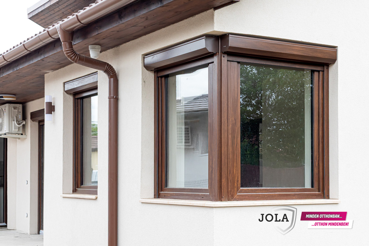 Színes műanyag nyílászárók sarok sorolóval