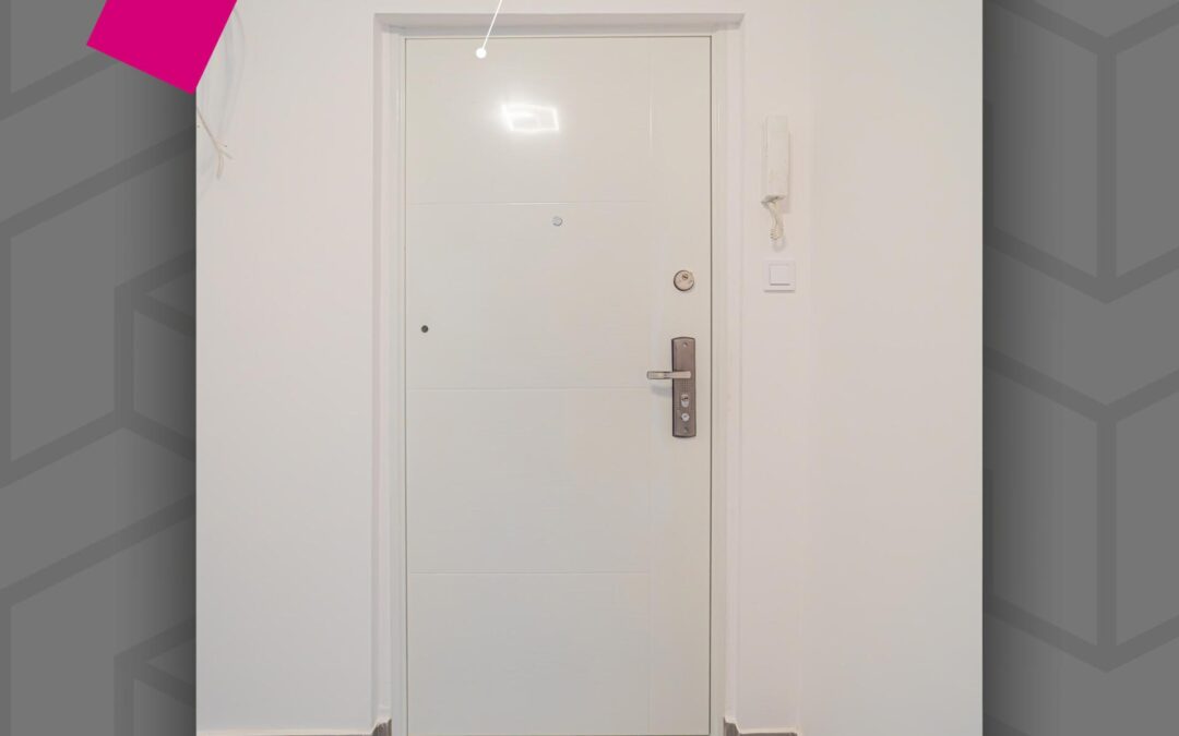 HiSec Modern lépcsőházi bejárati ajtó – székesfehárvári munkánk